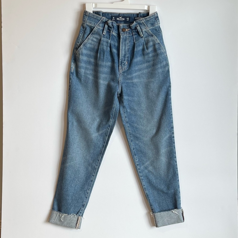 Hollister High Rise Mom Jean Size: 25